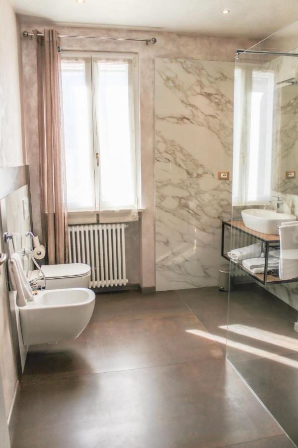 Garda Fantasy Apartment - Jacuzzi Desenzano del Garda Exteriér fotografie
