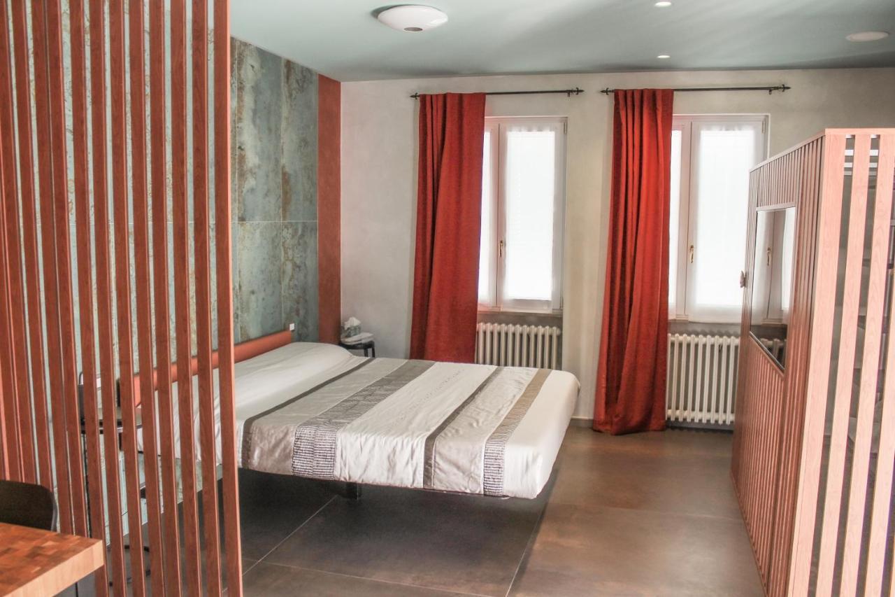 Garda Fantasy Apartment - Jacuzzi Desenzano del Garda Exteriér fotografie