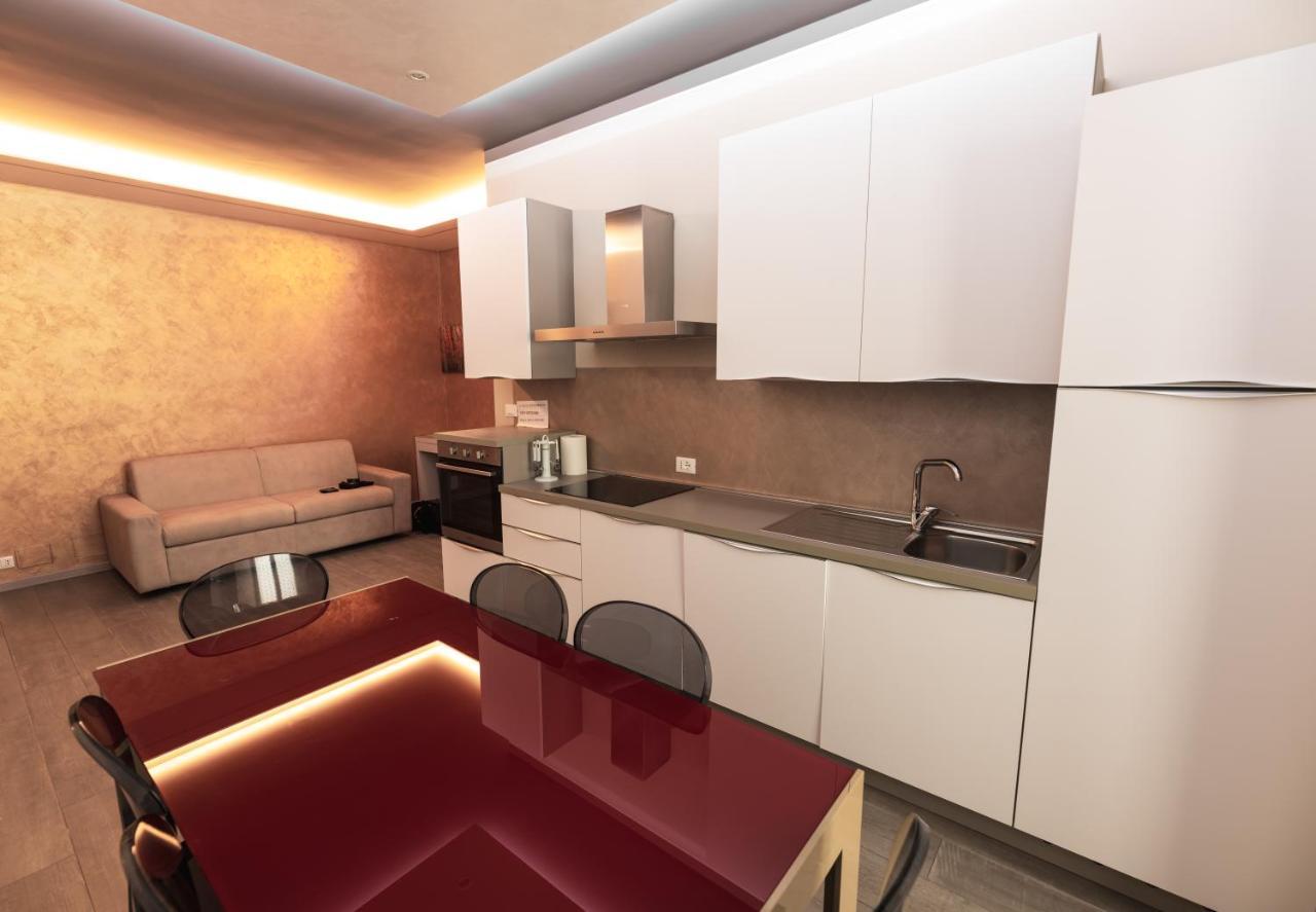 Garda Fantasy Apartment - Jacuzzi Desenzano del Garda Exteriér fotografie